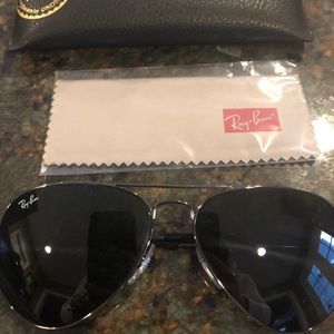 Black ray bans